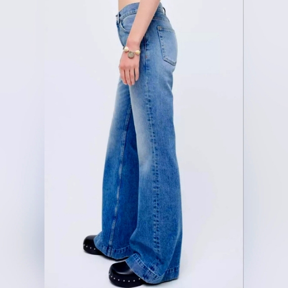NWT RE/DONE 70s Women's Low Rise Bell Bottom Jeans in Lake Blue Denim Size 26 - Picture 3 of 7
